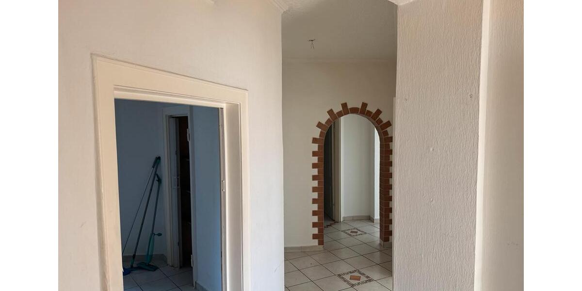 Erdgeschoßwohnung Essen Stadtbezirk III - 4 Zimmer, 84 m&sup2;, 1.200&euro; | Angebot:26072240