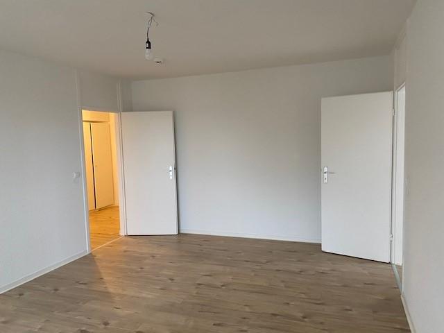 *Frisch renovierte 3-Zimmerwohnung mit Balkon und toller Aussicht* 3 zimmer
