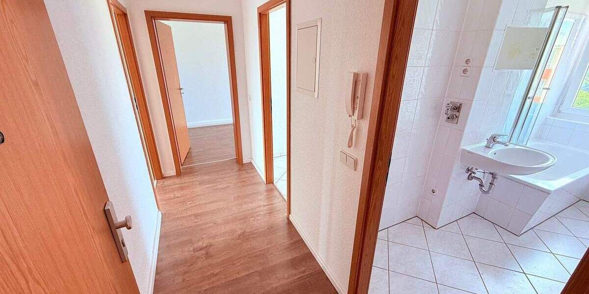 **Besichtigung: Mo.,15.12.25 um 19:00 Uhr** Ruhiges Wohnen im Komponistenviertel! *EBK* 3 zimmer