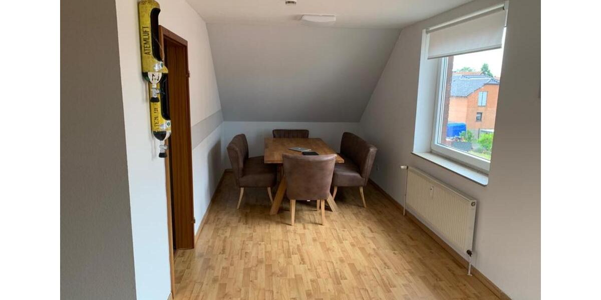 Helle, freundliche 4 Zi.DG-Whg m. Loggia, Garage u. Stellplatz 4 zimmer