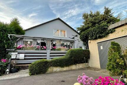 Modernisierte 4-Zi EG Wohnung mit Terrasse und Garage zimmer