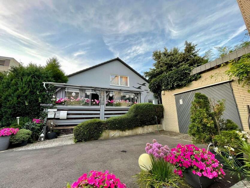 Modernisierte 4-Zi EG Wohnung mit Terrasse und Garage zimmer