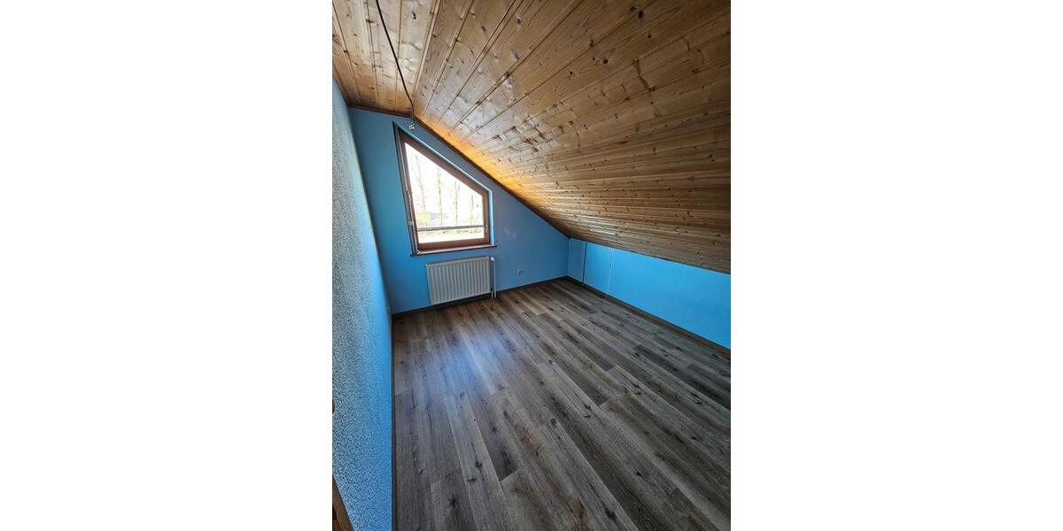 Dachgeschoßwohnung Kalbach - 5 Zimmer, 86 m&sup2;, 640&euro; | Angebot:24662798