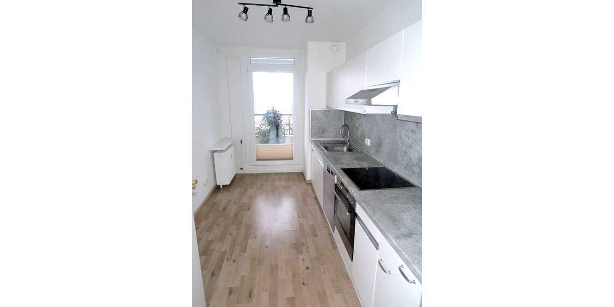 Helle, gepflegte und seniorengerechte Etagenwohnung mit Fahrstuhl und großer Dachterrasse direkt in der Innenstadt 3 zimmer