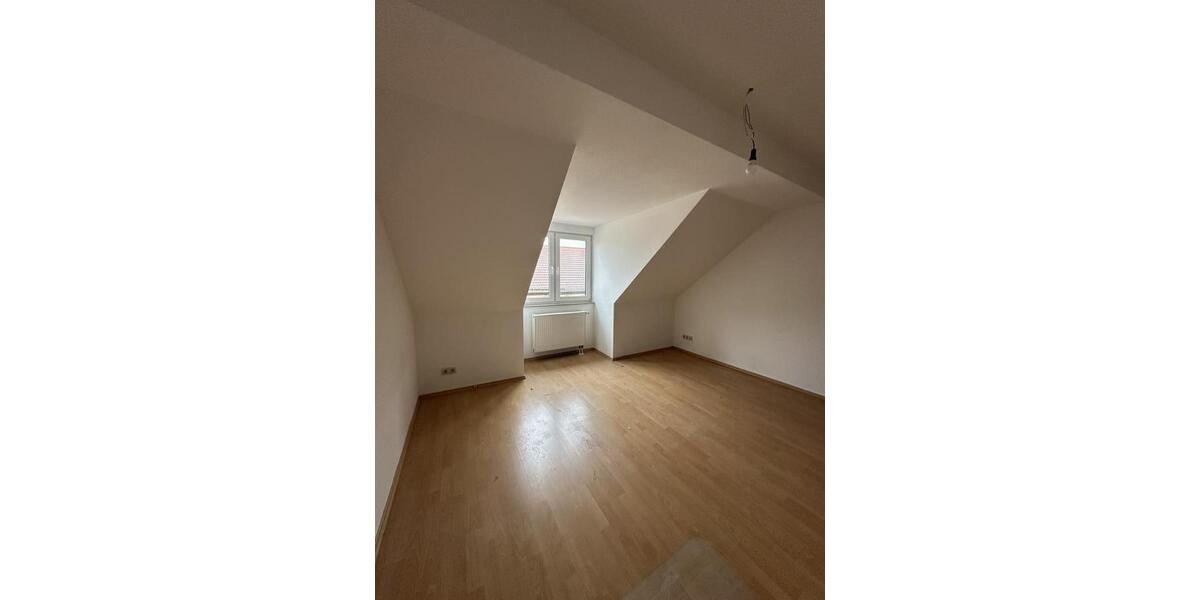 Etagenwohnung Weißenfels - 4 Zimmer, 102 m&sup2;, 613&euro; | Angebot:26675307