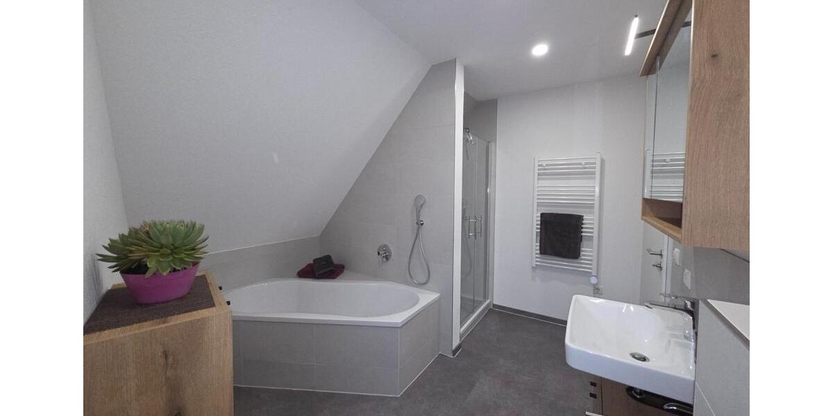 Dachgeschoßwohnung Margetshöchheim - 3 Zimmer, 78 m&sup2;, 1.250&euro; | Angebot:24371677