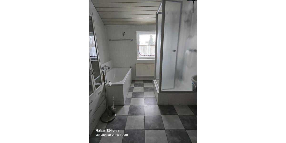 Etagenwohnung Uetze - 4 Zimmer, 130 m&sup2;, 1.150&euro; | Angebot:23272612