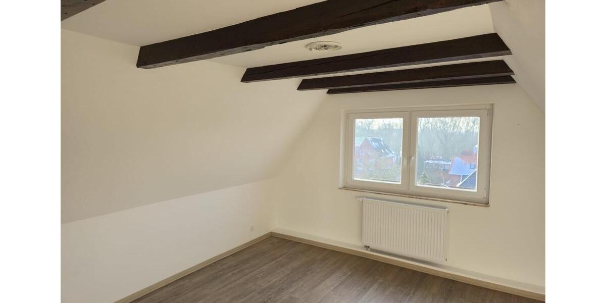 Dachgeschoßwohnung Emden - 3 Zimmer, 100 m&sup2;, 1.200&euro; | Angebot:24785331
