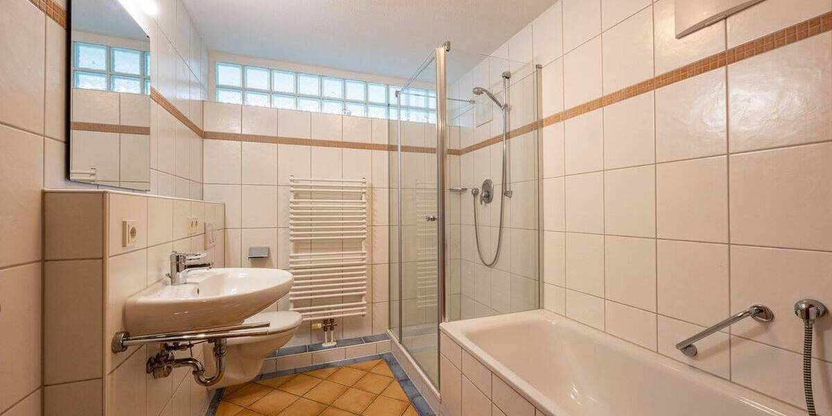 Sonnenverwöhnte 4-Zimmer-Mietwohnung mit drei Balkonen und Tiefgaragenstellplatz 4 zimmer