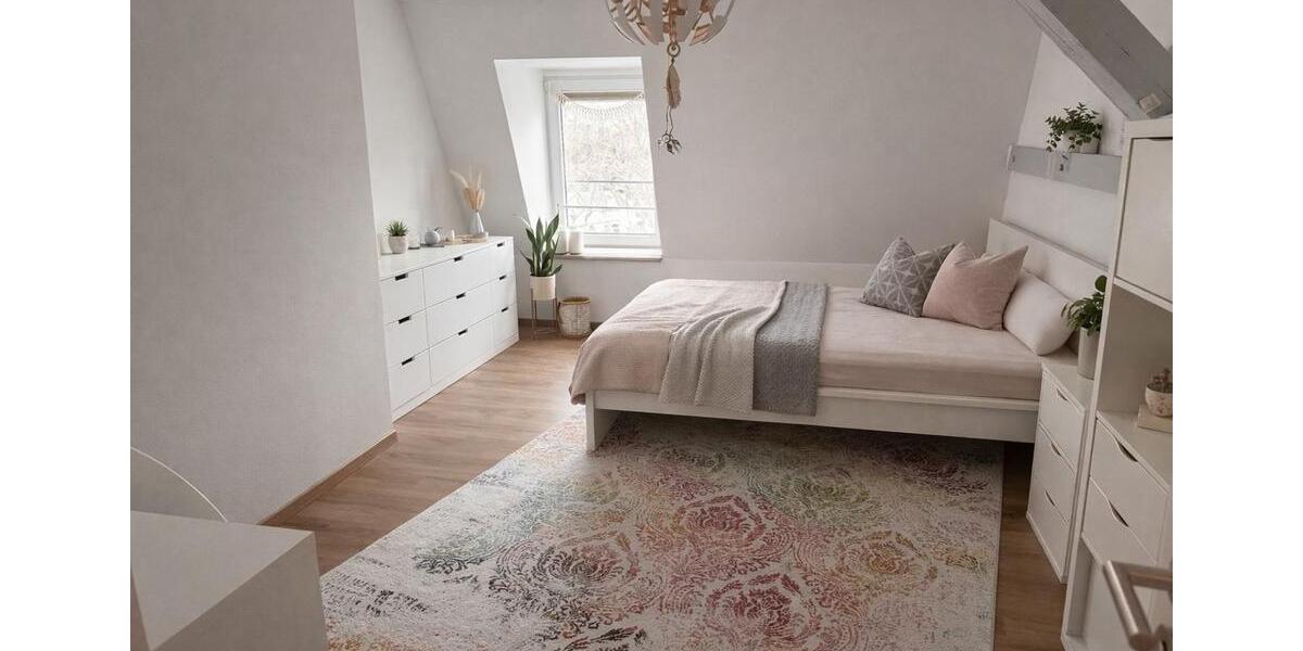 Dachgeschoßwohnung Döbeln - 5 Zimmer, 150 m&sup2;, 1.050&euro; | Angebot:25442765