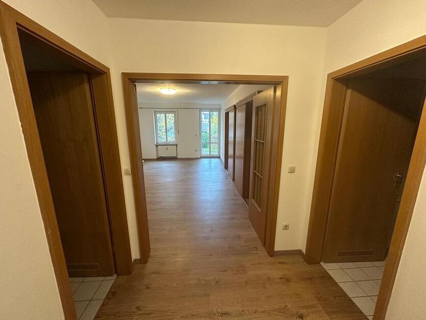 2-Zimmer Wohnung in Rosenheim mit Balkon u. Garagenstellplatz zimmer