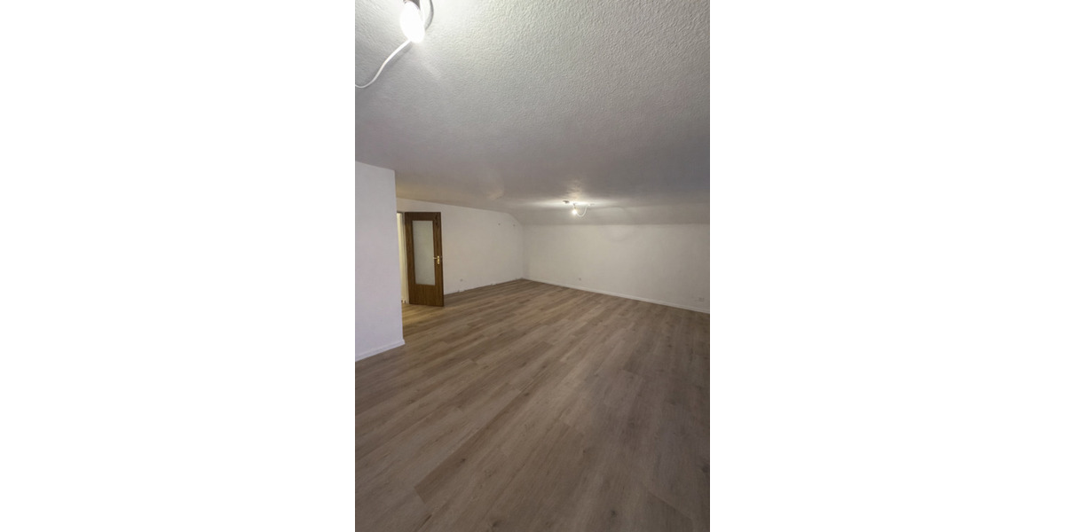 Dachgeschoßwohnung Netphen - 3 Zimmer, 88 m&sup2;, 840&euro; | Angebot:25023201