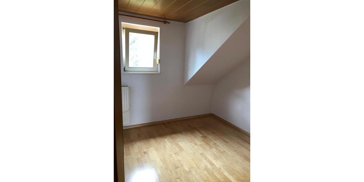 Dachgeschoßwohnung Weil am Rhein - 3.5 Zimmer, 85 m&sup2;, 1.300&euro; | Angebot:26464137