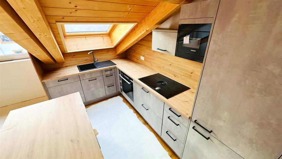 3-Zimmer-Dach-Studio-Wohnung, LIFT, EBK, Keller, Kachelofen-Anschluss, TG-Platz a. W. 3 zimmer