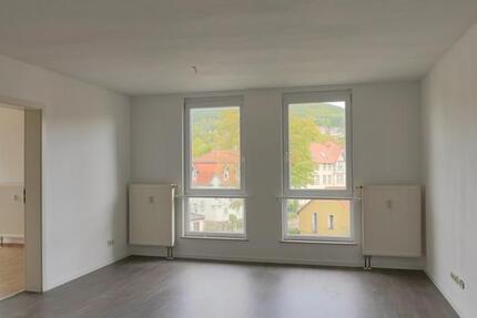 (12536_19) MGN: kleine, hübsche 2-Raum-Dachgeschoss-Wohnung mit Vinylböden in der Heimstraße, EBK möglich 2 zimmer