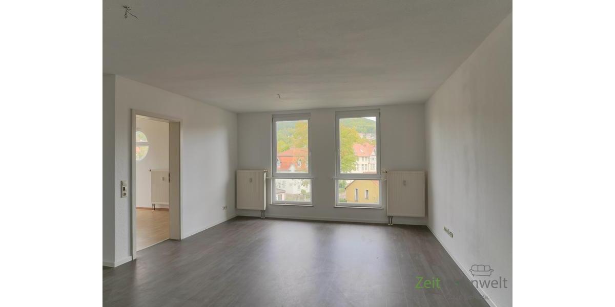 (12536_19) MGN: kleine, hübsche 2-Raum-Dachgeschoss-Wohnung mit Vinylböden in der Heimstraße, EBK möglich 2 zimmer