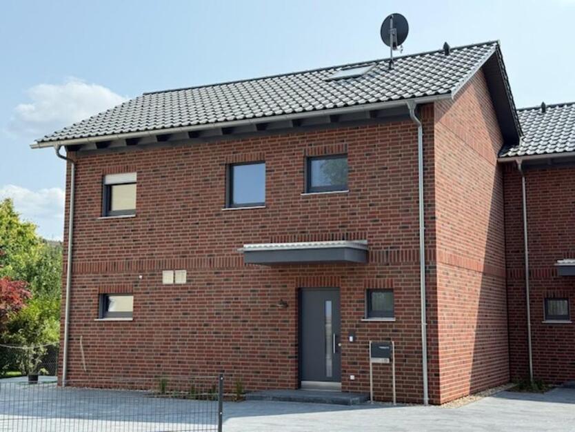 Erstbezug eines neuen EFH mit Garten, Solar, Speicher und Wallbox zimmer