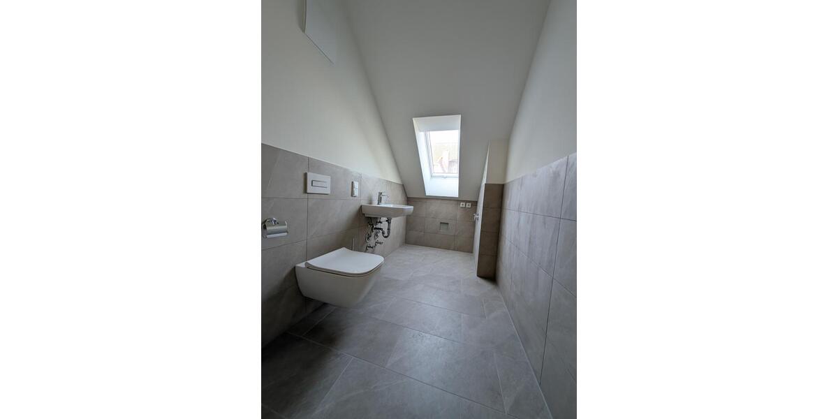 Dachgeschoßwohnung Güstrow - 4 Zimmer, 122 m&sup2;, 1.652&euro; | Angebot:25214616