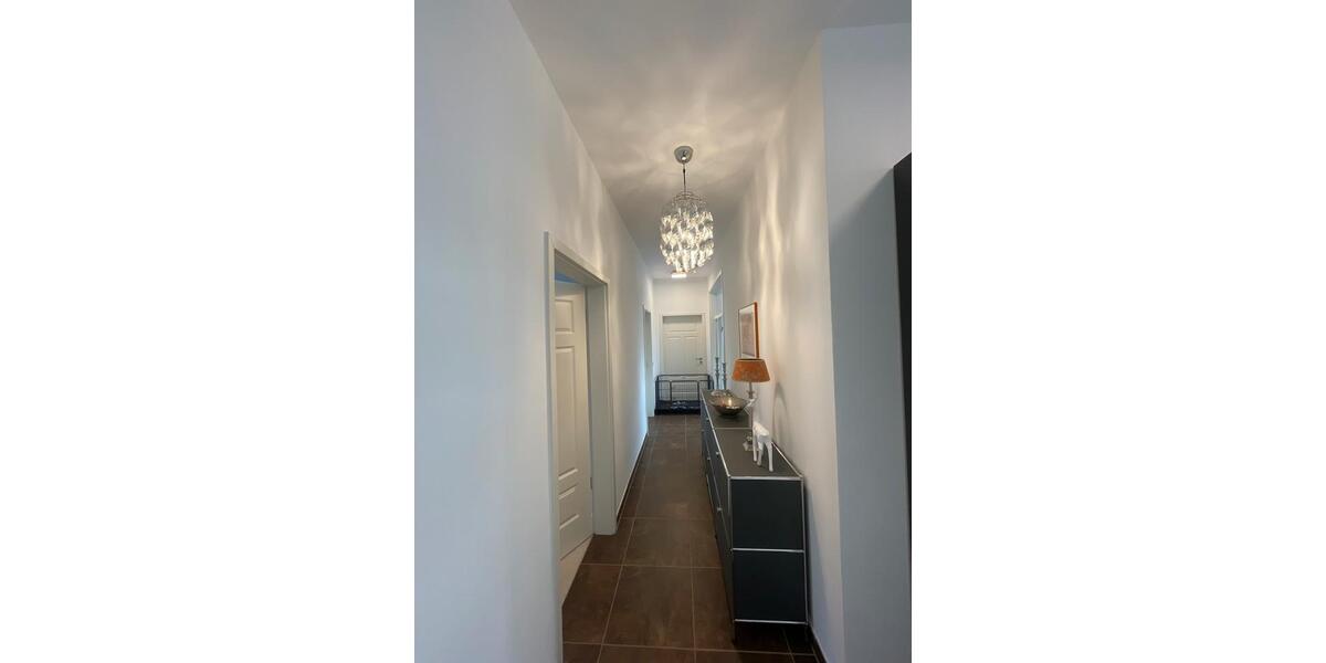 Etagenwohnung Barleben - 4 Zimmer, 121 m&sup2;, 1.300&euro; | Angebot:25832964