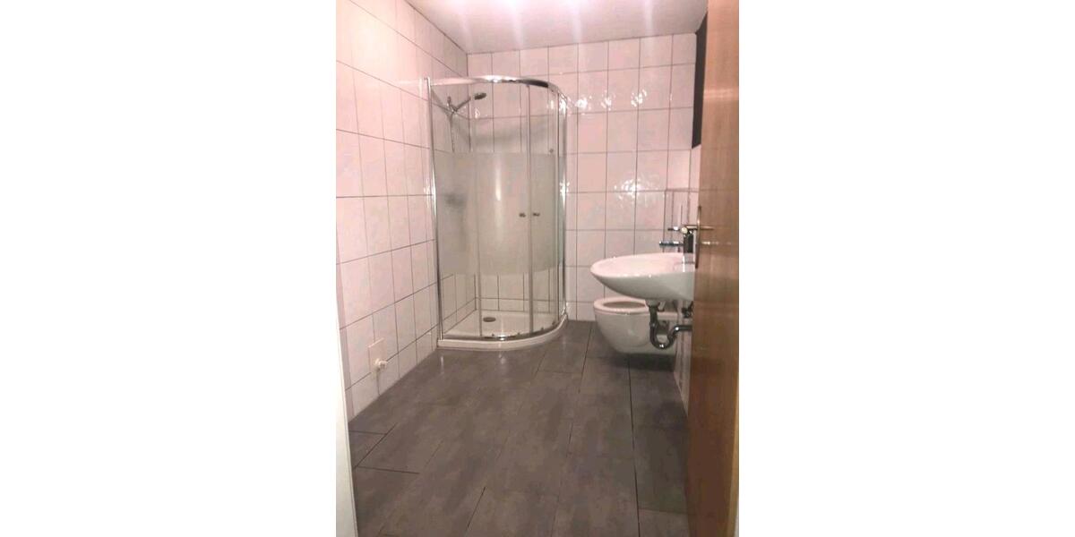 Wohnen auf Zeit Grevenbroich Hemmerden - 8 Zimmer, 200 m&sup2;, 15&euro; | Angebot:26342384