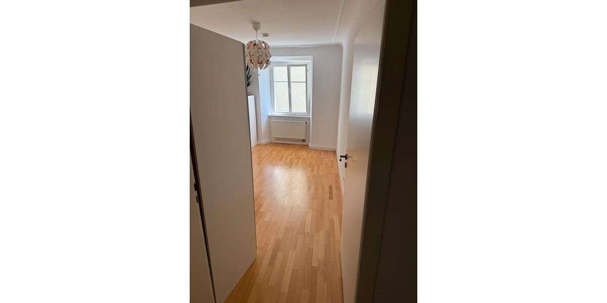 Helles Zimmer in 3-Zimmer 2er-WG auf der Lindauer Insel 3 zimmer