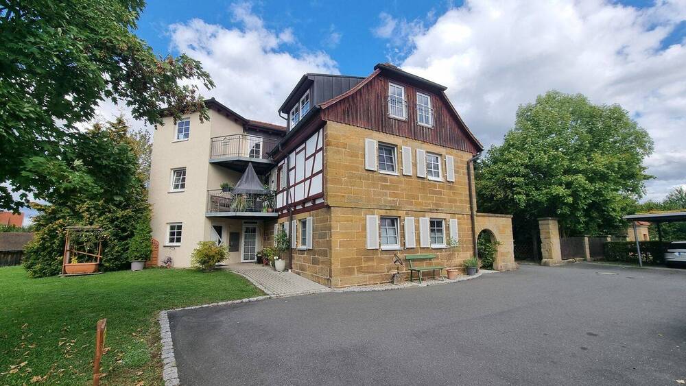 DG Wohnung mit 2 Balkone im Hofbauernhaus (8 & 9) 3 zimmer