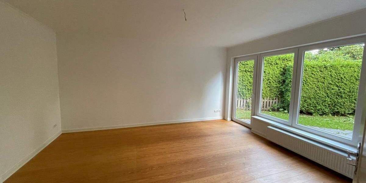 Mehrfamilienhaus, Wohnhaus Hamburg Volksdorf - 7 Zimmer, 247 m&sup2;, 3.100&euro; | Angebot:24812027