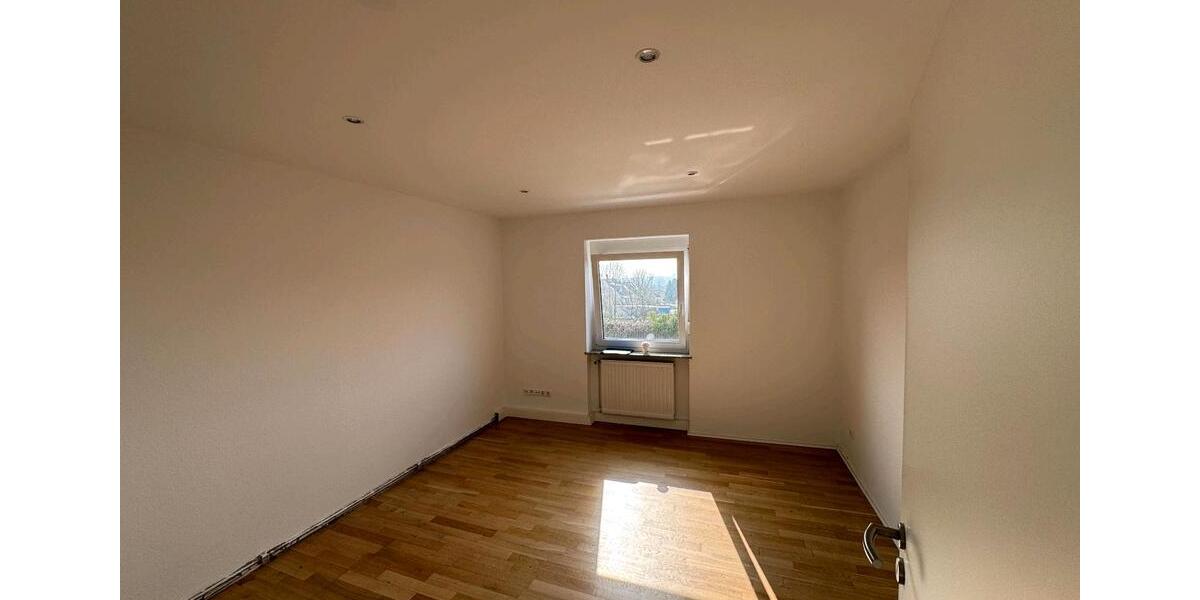 Etagenwohnung Wiesbaden Biebrich - 2 Zimmer, 45 m&sup2;, 880&euro; | Angebot:26506878