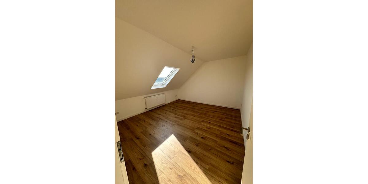 Dachgeschoßwohnung Schwanewede - 5 Zimmer, 120 m&sup2;, 1.100&euro; | Angebot:24667350