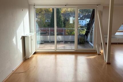 Moderne Dachgeschoss Wohnung in Dudweiler Süd 2 zimmer