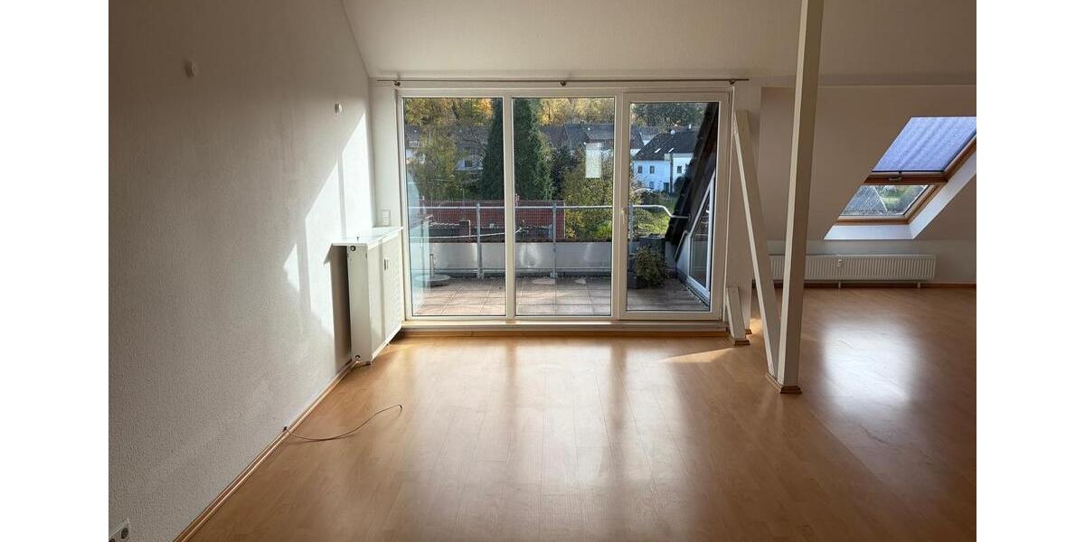 Moderne Dachgeschoss Wohnung in Dudweiler Süd 2 zimmer