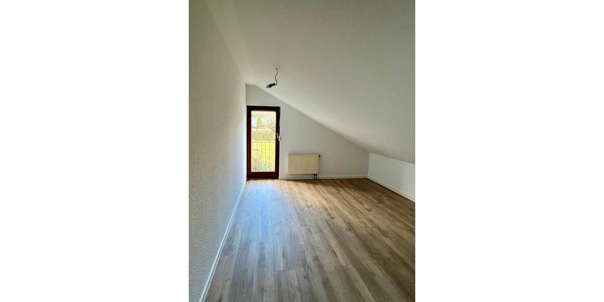 Dachgeschoßwohnung Gschwend - 3 Zimmer, 62 m&sup2;, 500&euro; | Angebot:25548356