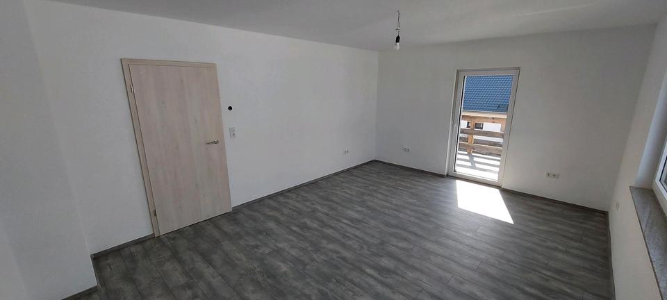 Erdgeschoßwohnung Bad Neustadt an der Saale - 3 Zimmer, 82 m&sup2;, 900&euro; | Angebot:25312096