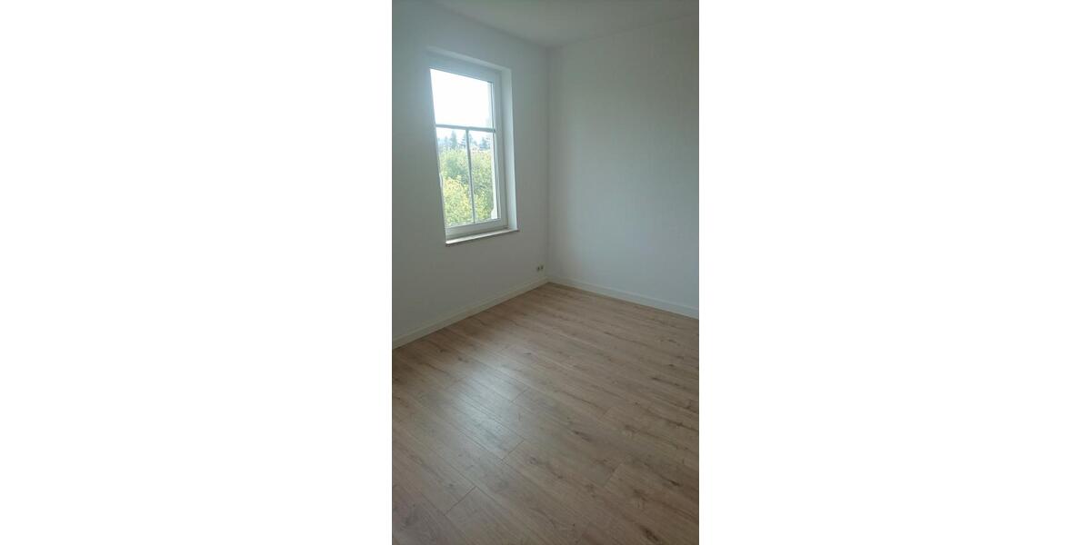 Etagenwohnung Pößneck - 4 Zimmer, 70 m&sup2;, 415&euro; | Angebot:26476635
