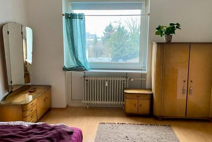 Freies WG-Zimmer für Frau bei 2 Frauen 1 zimmer
