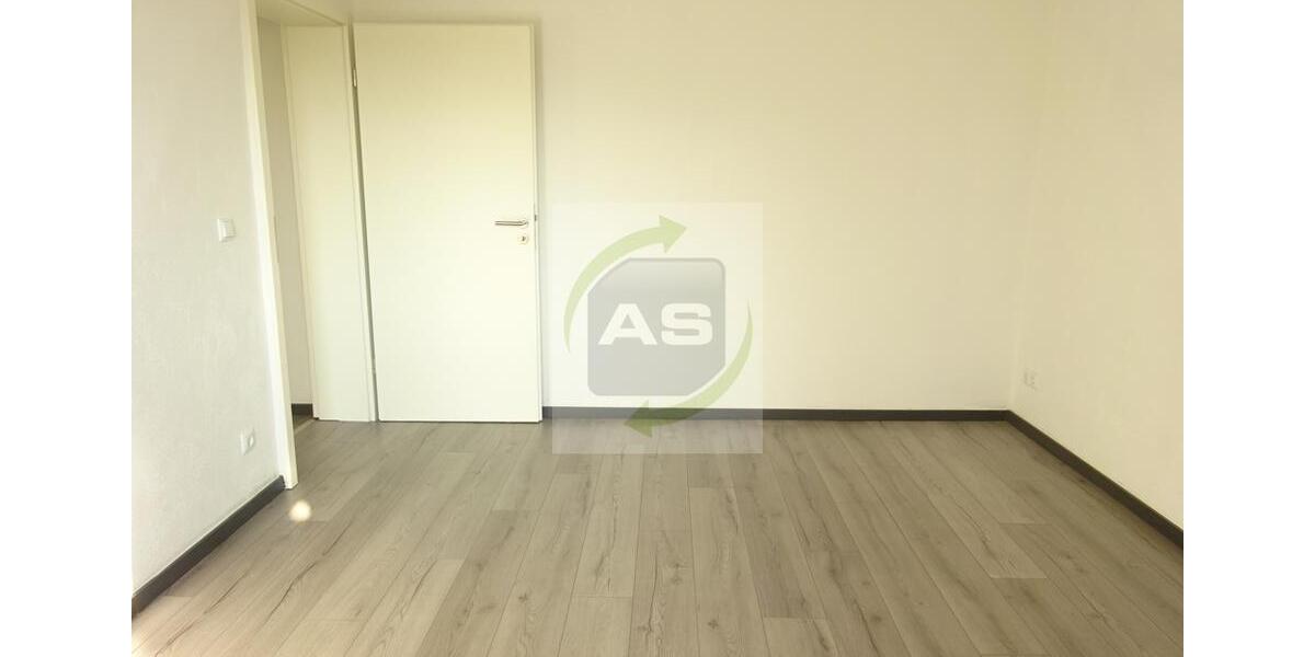 Erdgeschoßwohnung Meerane - 3 Zimmer, 82 m&sup2;, 595&euro; | Angebot:26098087