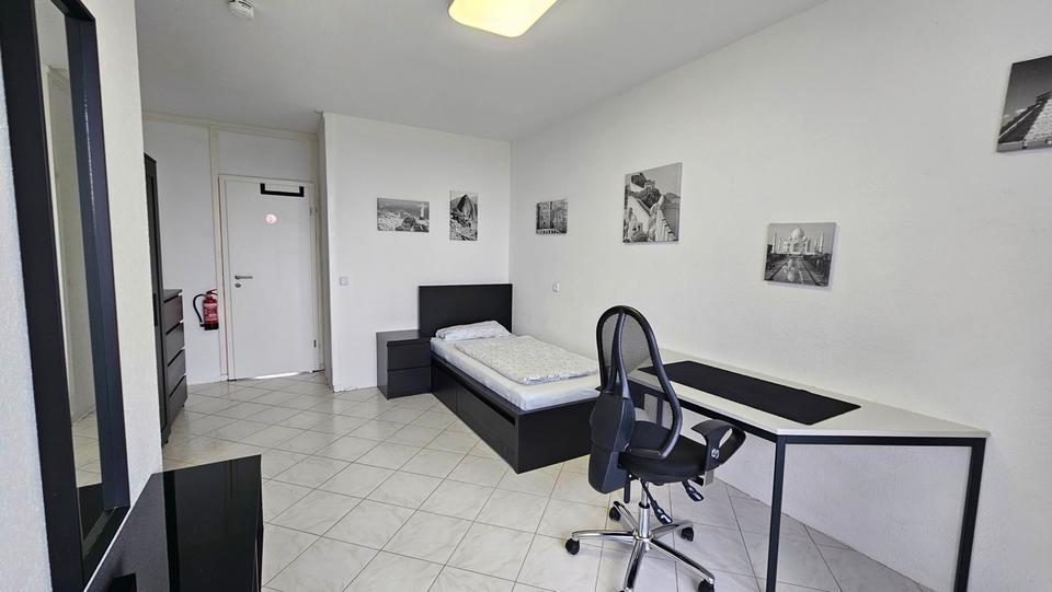 Schönes WG Studenten Zimmer m Balkon;Accommodation Room near uni