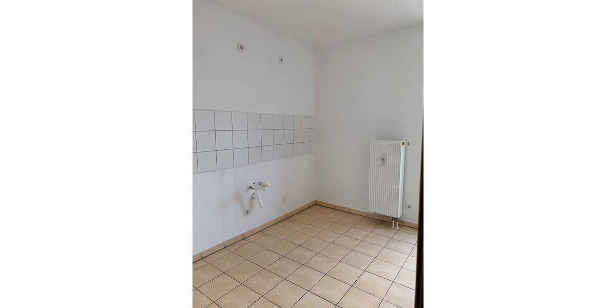 DG 3-Zimmer mit Balkon, Wanne, Abstellraum und Laminat in ruhiger Lage! EBK mgl. 3 zimmer