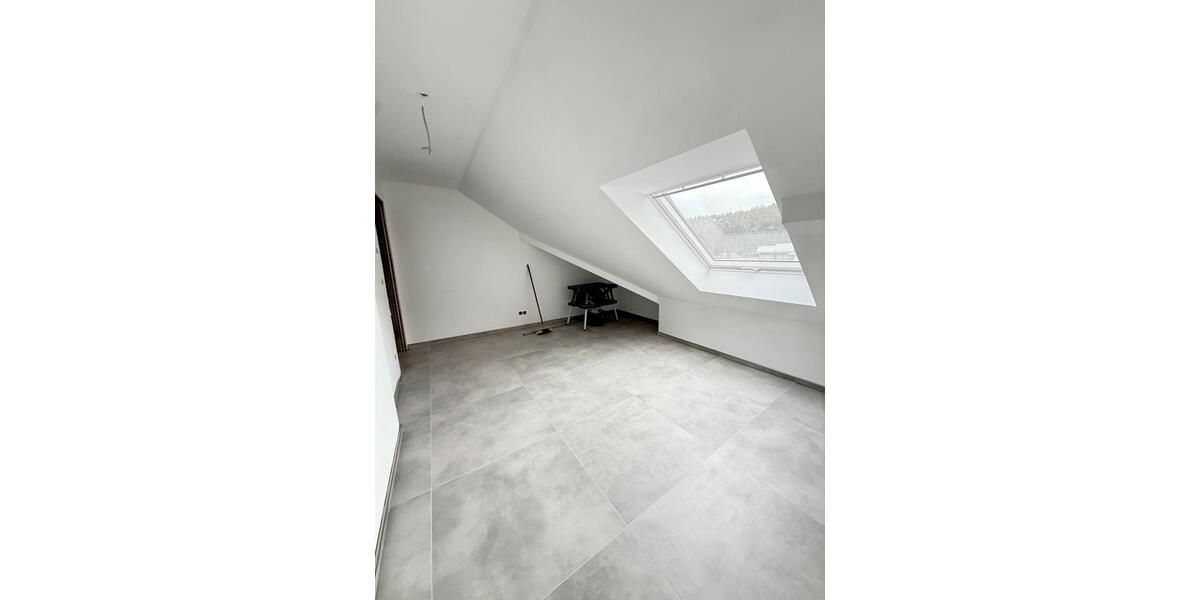 Dachgeschoßwohnung Bad Neuenahr-Ahrweiler Ahrweiler - 4 Zimmer, 125 m&sup2;, 1.325&euro; | Angebot:26091522
