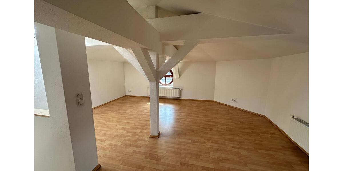 Dachgeschoßwohnung Altenburg - 3 Zimmer, 106 m&sup2;, 636&euro; | Angebot:25999858
