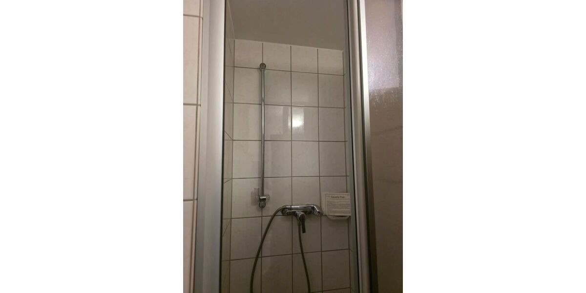 Renovierte 2,5 Zimer-Wohnung mit Aufzug, Balkonkraftwerk, Video-Sprechanlage, Garage (Warmmiete: 1.040 + 100 Garage) - Etagenwohnung Duisburg Meiderich | Angebot:27261102