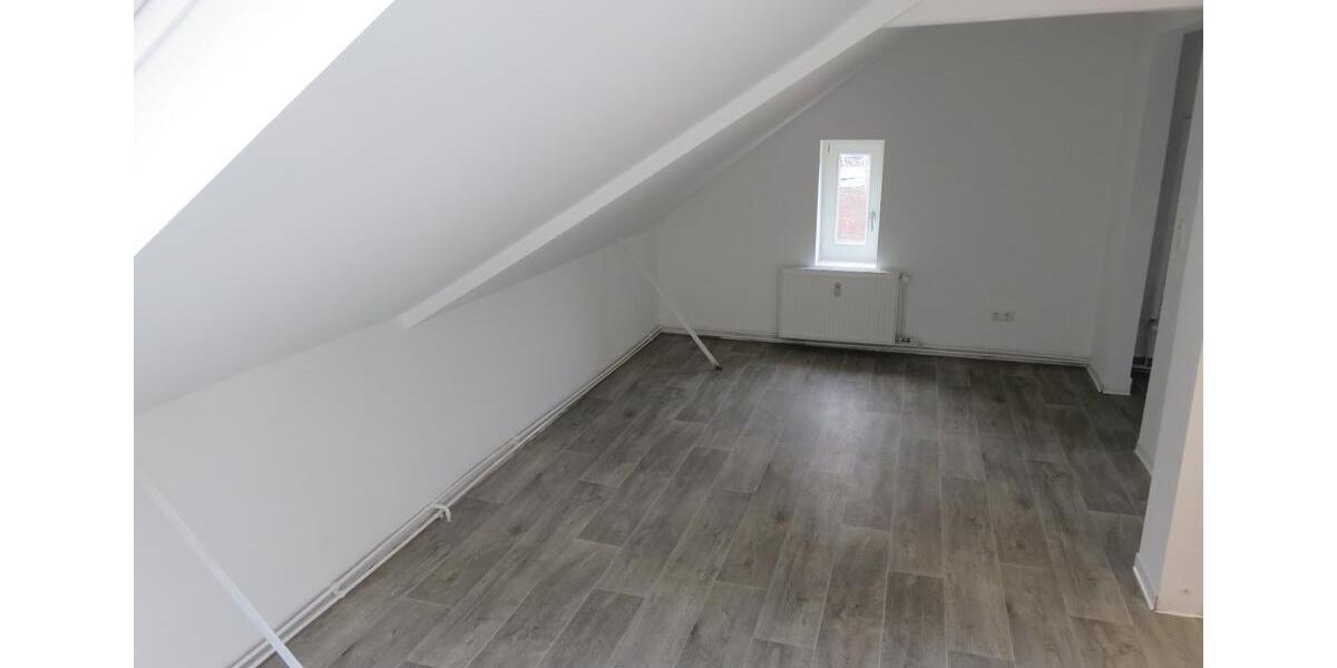 Etagenwohnung Varel - 5 Zimmer, 110 m&sup2;, 660&euro; | Angebot:25057165