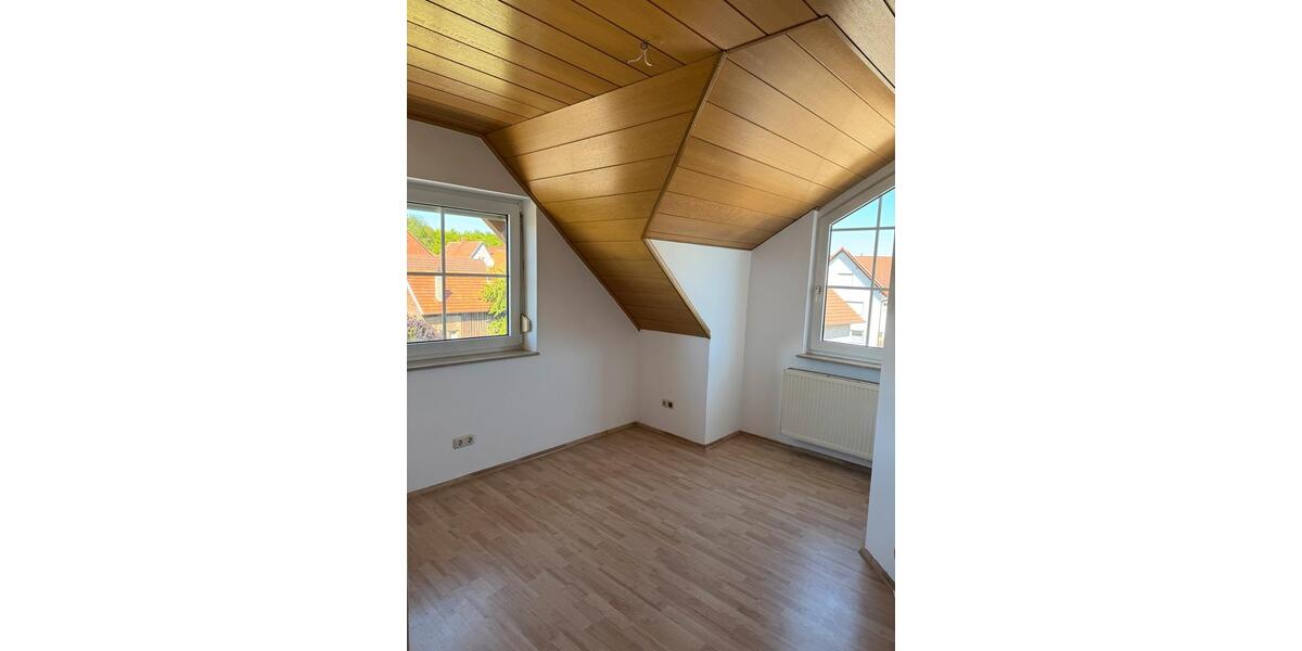 Dachgeschoßwohnung Schaafheim - 4 Zimmer, 104 m&sup2;, 1.000&euro; | Angebot:26613020