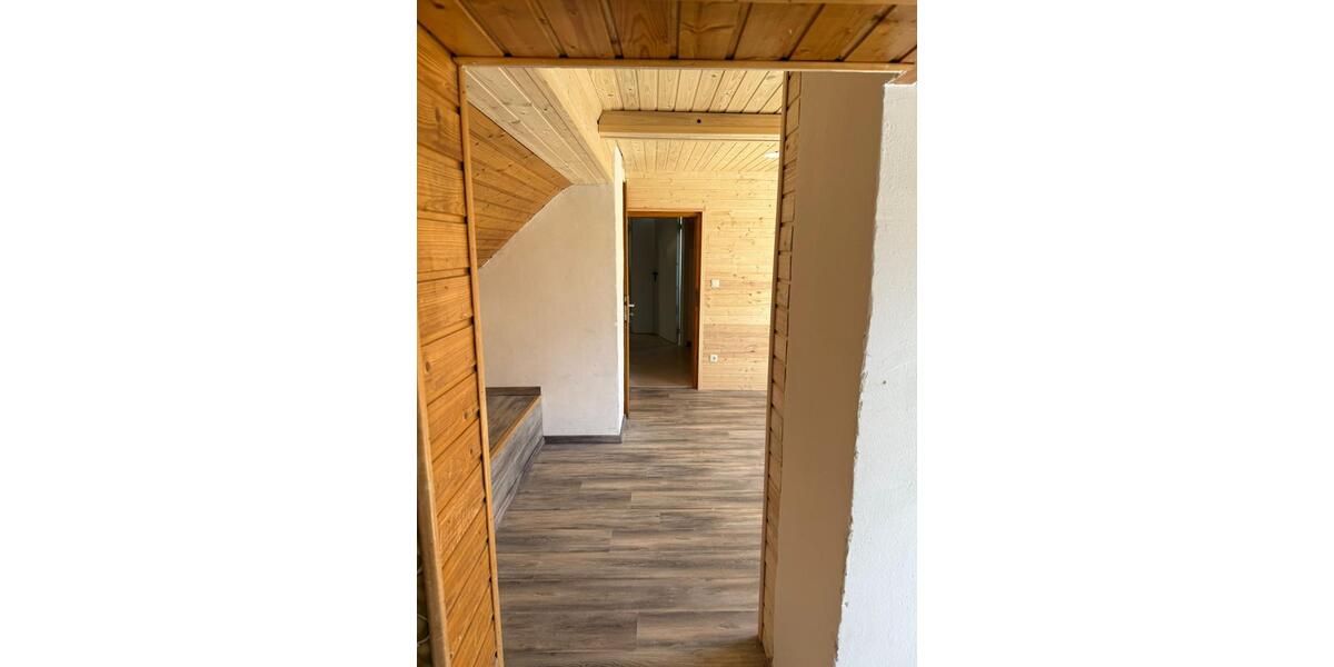 Dachgeschoßwohnung Reiskirchen - 3 Zimmer, 66 m&sup2;, 590&euro; | Angebot:24878830