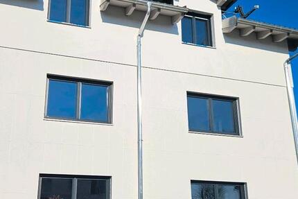 Frisch kernsanierte Wohnung im 1. Obergeschoss 2 zimmer