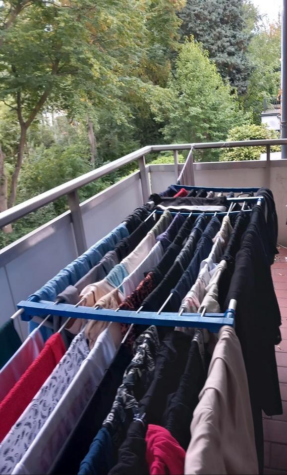 ANSPRECHENDE 3- Zimmer- Wohnung EBK, 2-MAL BALKON, GARAGE