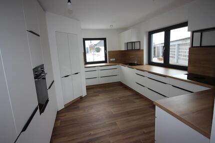 Haus Metten - 6 Zimmer, 225 m&sup2;, 2.800&euro; | Angebot:24687466