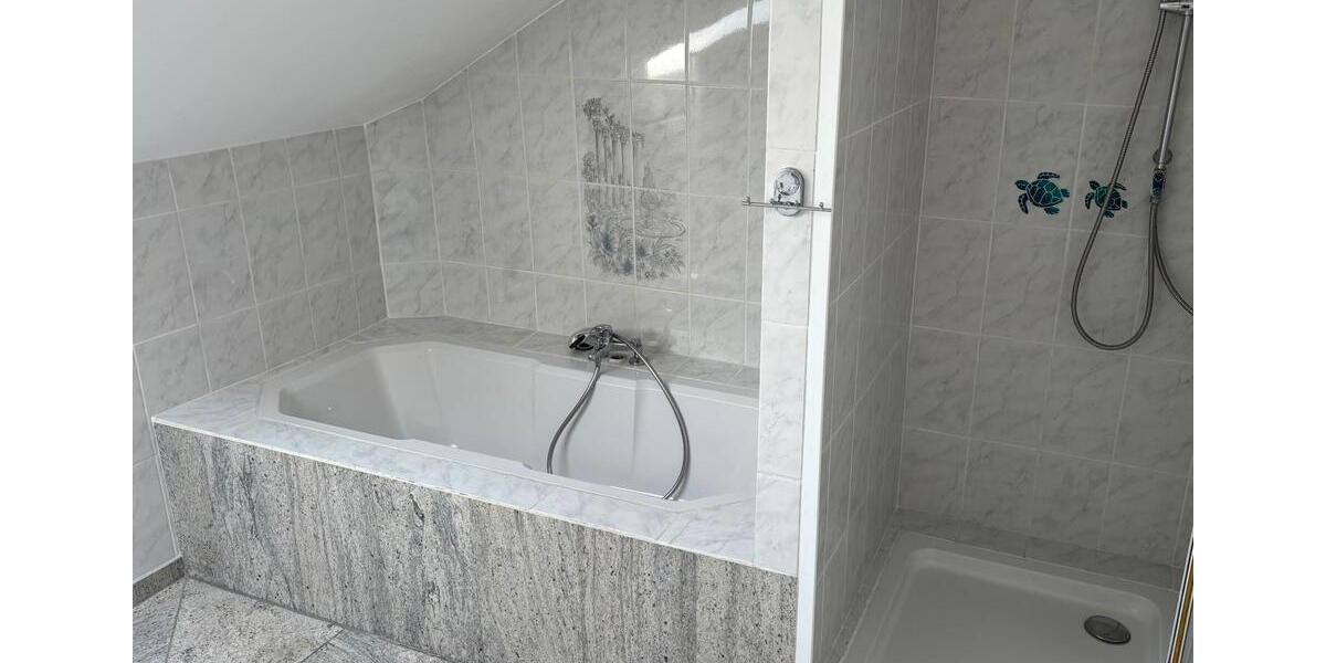 Dachgeschoßwohnung Kulmbach Blaich - 4 Zimmer, 165 m&sup2;, 1.400&euro; | Angebot:26245275