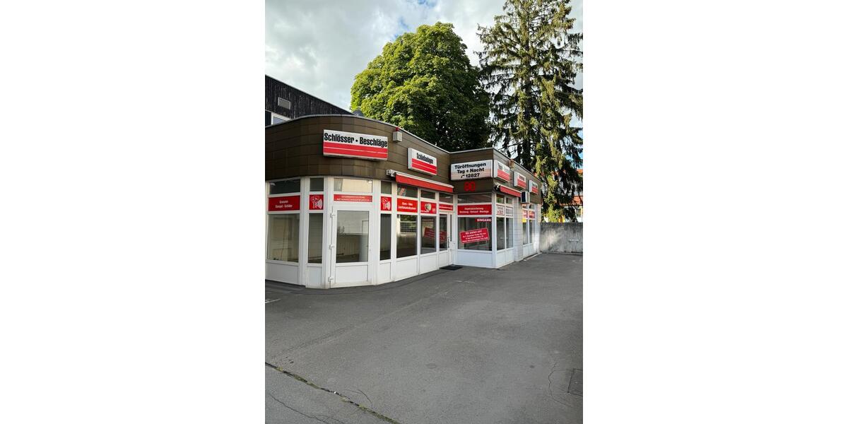 Gewerbeimmobilie zum Mieten im Zentrum Lebenstedt mit Parkplätze zimmer