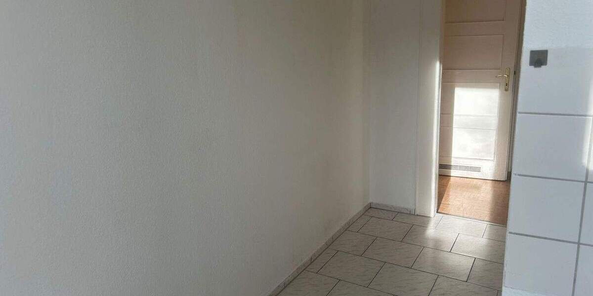 Zimmer Halle (Saale) Damaschkestraße - 2 Zimmer, 49 m&sup2;, 400&euro; | Angebot:25996372